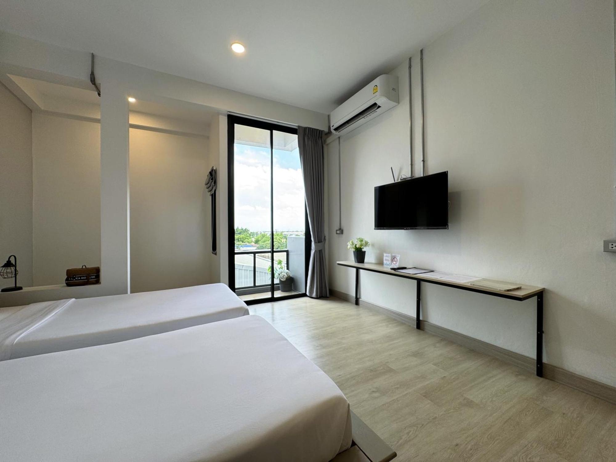 Luka House Hotell Ban Lam Luk Ka Exteriör bild