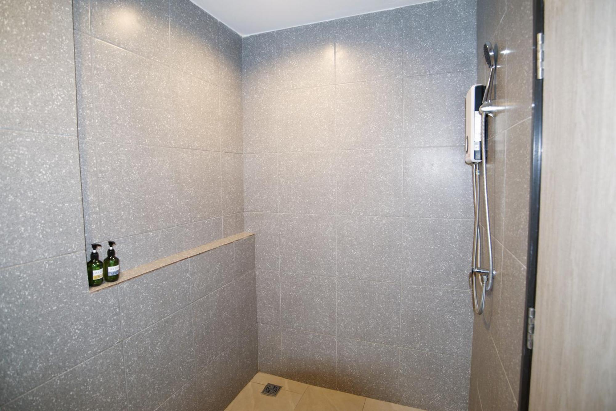 Luka House Hotell Ban Lam Luk Ka Exteriör bild
