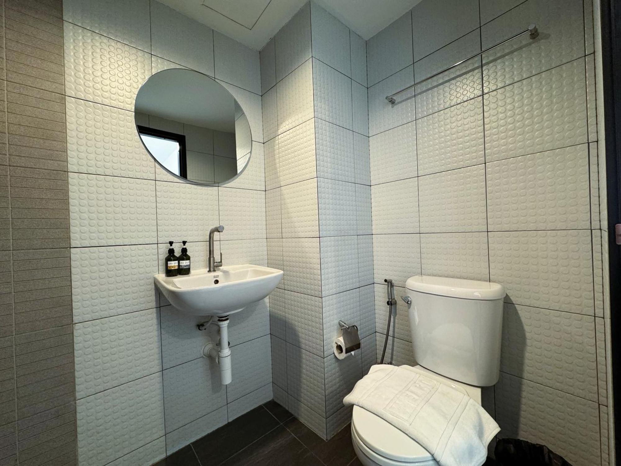 Luka House Hotell Ban Lam Luk Ka Exteriör bild