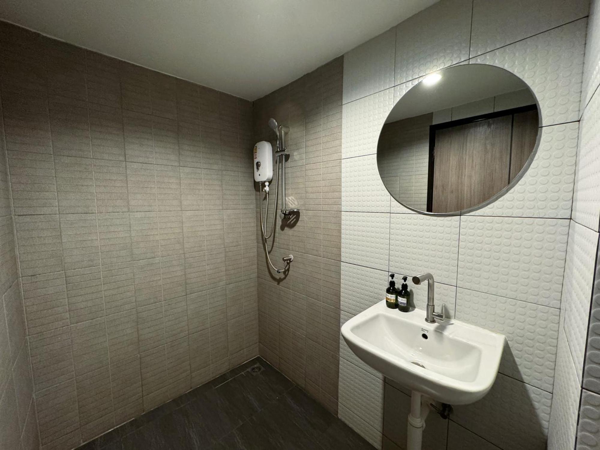 Luka House Hotell Ban Lam Luk Ka Exteriör bild